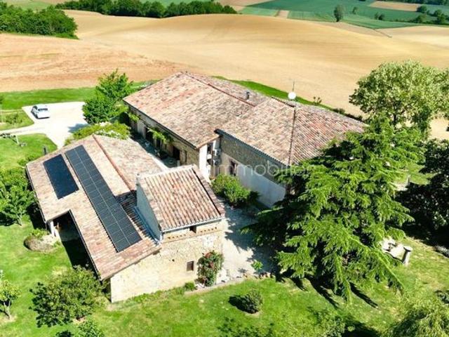 Maison 8 pièces 330 m²