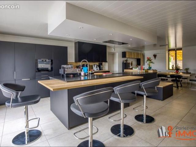 Ferme 8 pièces 353 m²