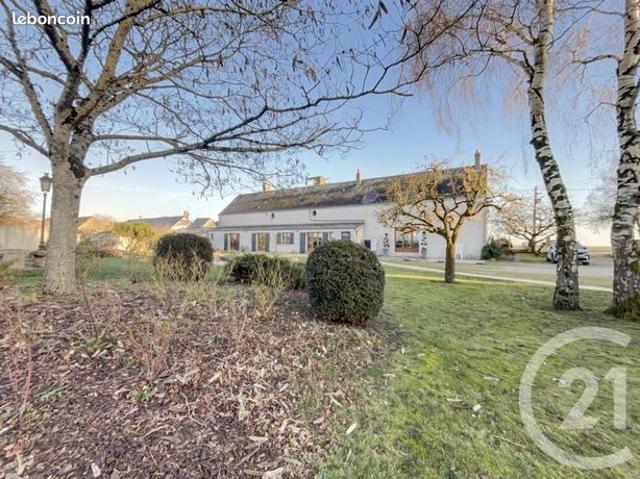 Ferme 8 pièces 365 m²