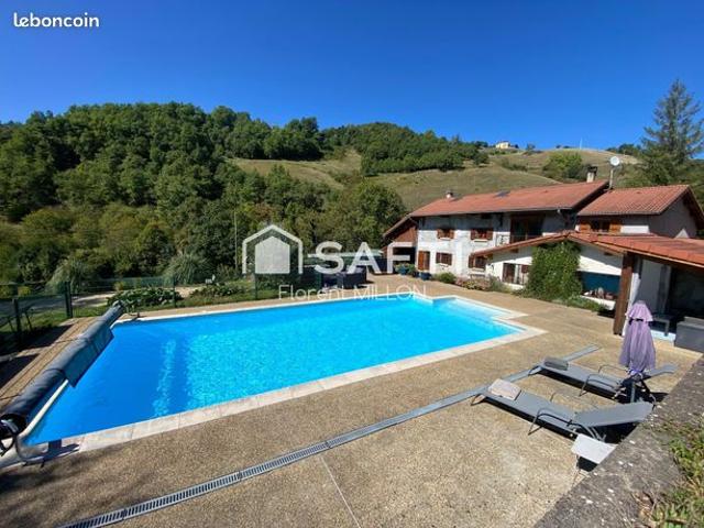 Ferme 9 pièces 230 m²