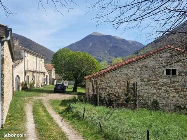 Ferme 10 pièces 185 m²