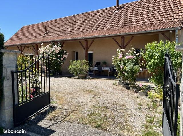 Ferme 10 pièces 250 m²