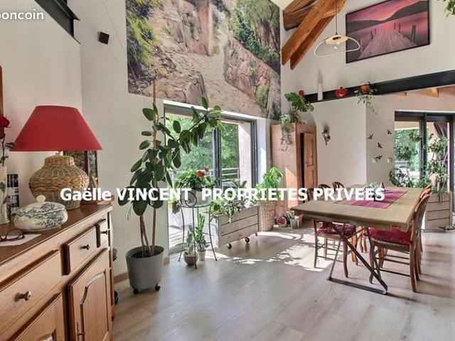 Ferme 10 pièces 327 m²
