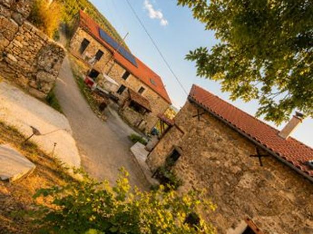 Ferme 10 pièces 328 m²