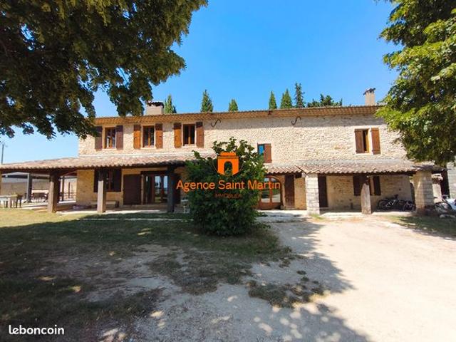 Maison 10 pièces 348 m²
