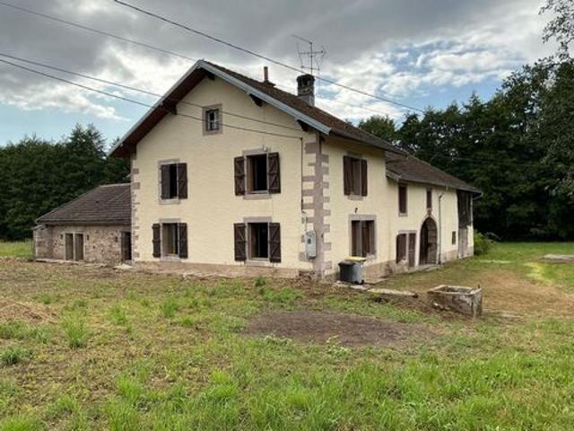 ferme, 160 M2, pièces, 3 chambres, écuries, dépendances, 3 hectares de terrain