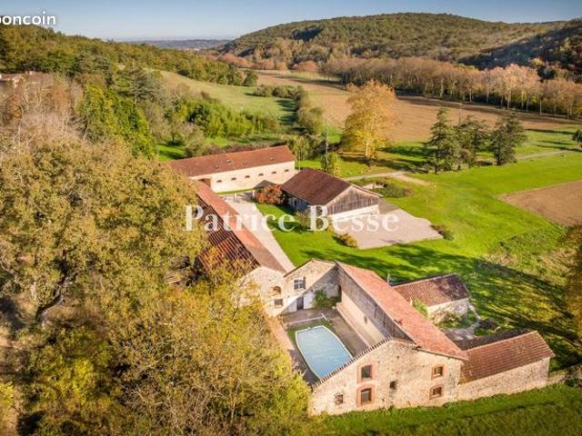 Ferme 20 pièces 1 500 m²