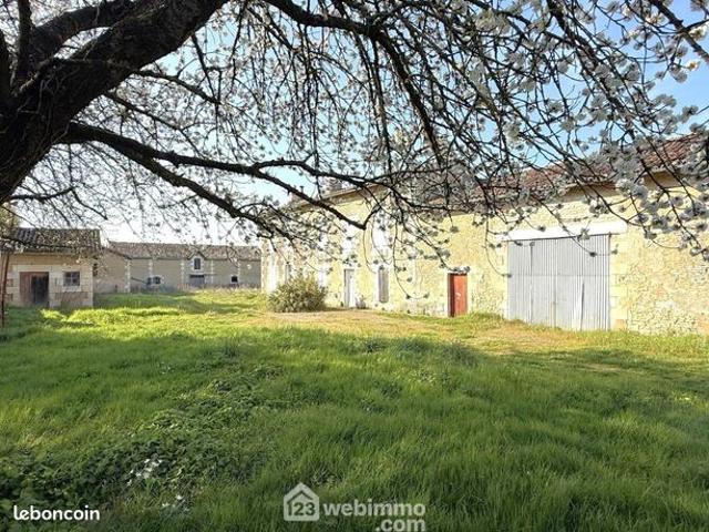 Ferme 35 pièces 1 700 m²
