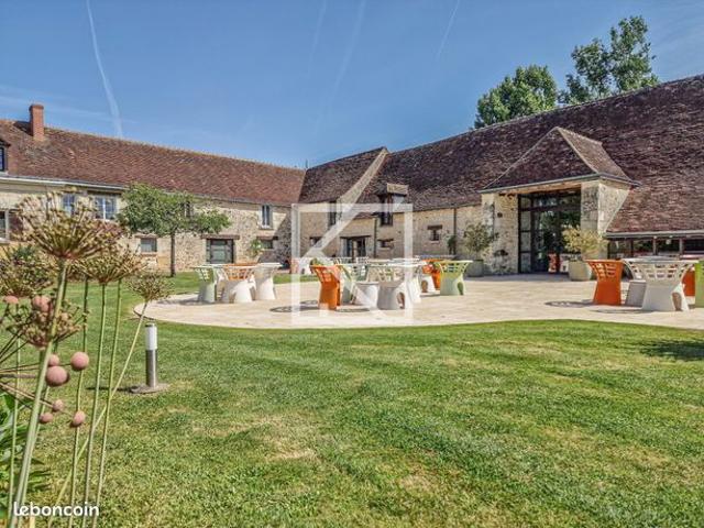 Ferme 35 pièces 561 m²