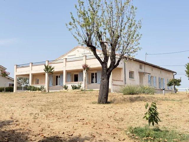 Ferme T7 de 221 m² sur 3000 m² de terrain
