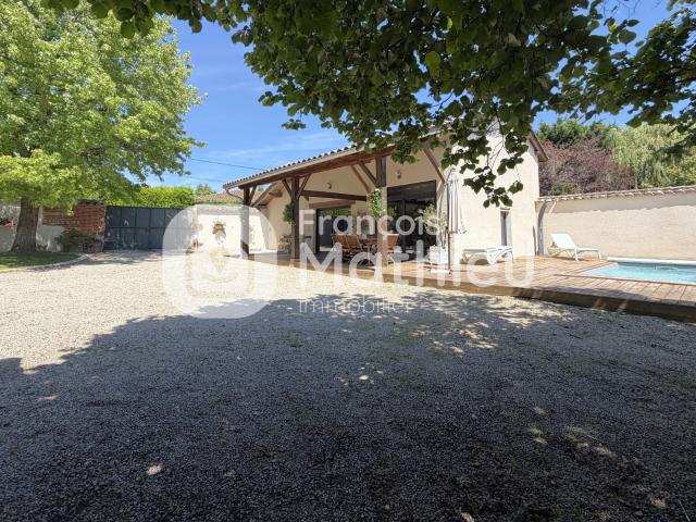 FERME TOTALEMENT RENOVEE DOMPIERRE SUR CHALARONNE