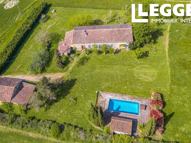 Ferme toulousaine rénovée, 295 m² habitable, 8 500m² de terrain, piscine. 30 km Sud de Toulouse