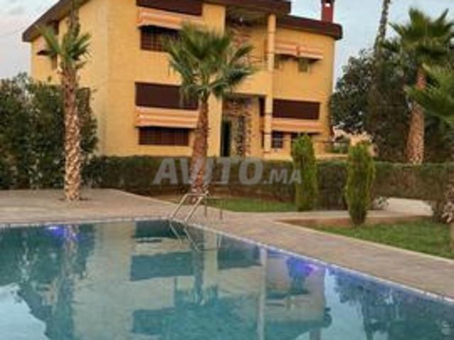 Ferme villa avec piscine à vendre