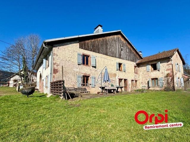 Ferme à fort potentiel avec dépendances à Dommartin les Remiremo