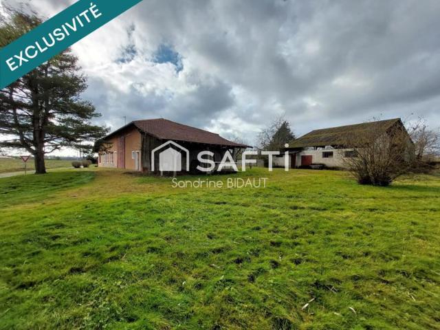 Ferme à rénover 15 763 m² et grandes dépendances