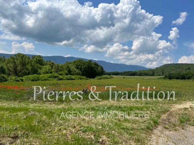 Ferme à rénover avec dépendances au coeur du Luberon
