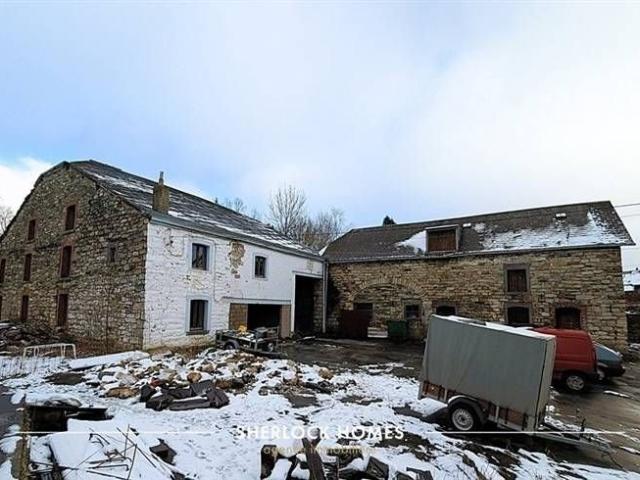 Ferme à rénover bon potentiel pour activité commerciale