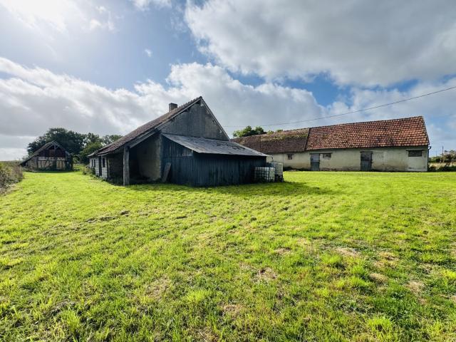 FERME A RENOVER, LONGERES, VILLEMOUTIERS, CALME, FORT POTENTIEL, GRAND TERRAIN