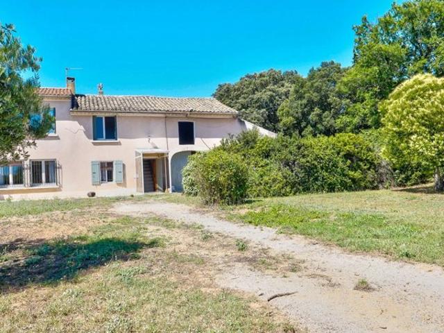 Ferme à rénover. sur 8115m² de terrain