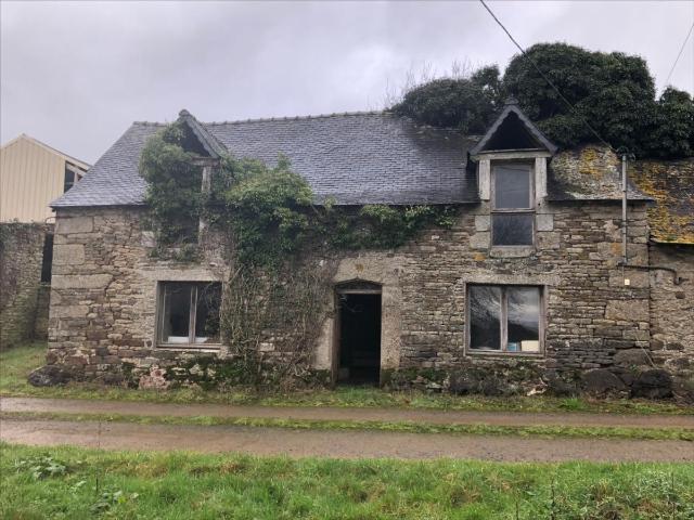 A VENDRE PLOUYE EN CAMPAGNE ANCIEN CORPS DE FERME A RENOVER