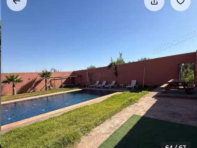 Ferme avec grand villa et piscine à vendre
