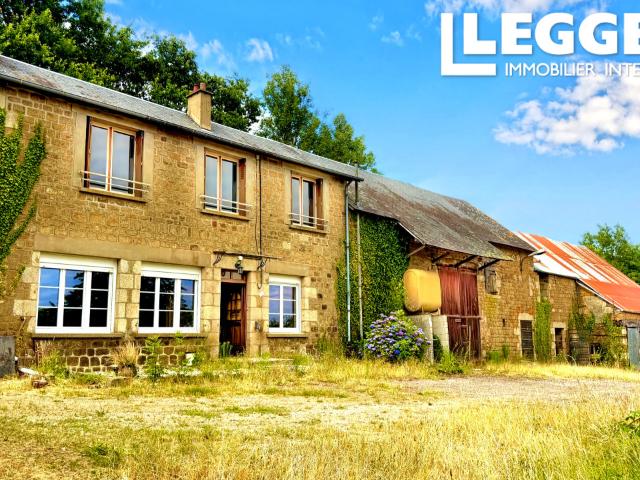 Ferme avec vue, 1,7 hectare de terrain et plusieurs dépendances