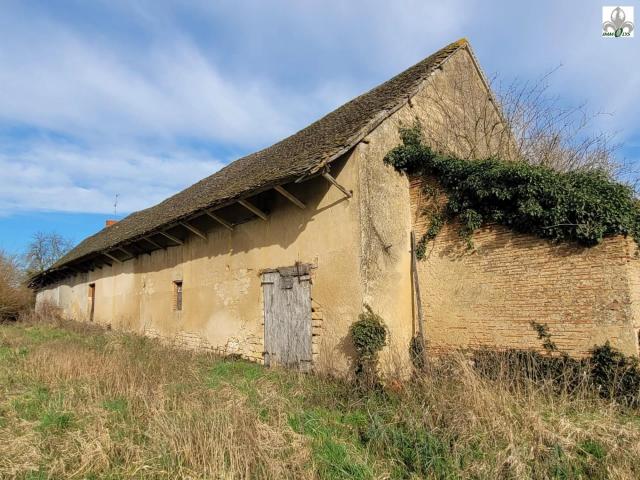 Ferme avec vastes terrains agricoles