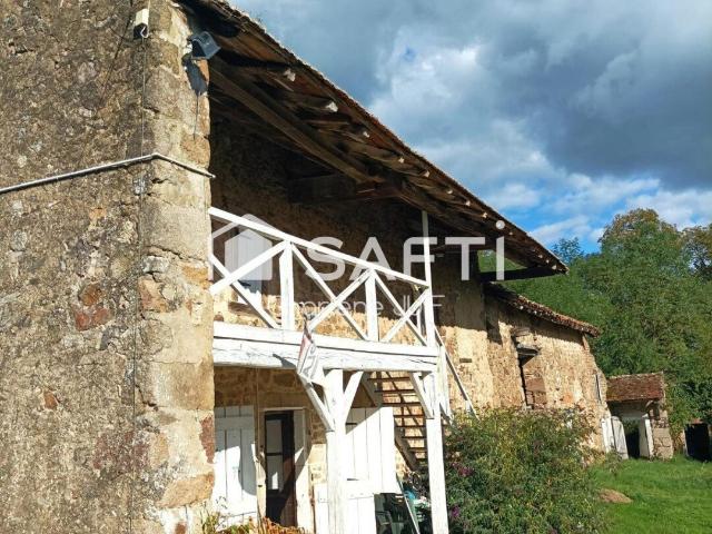 Ferme chargée d'histoire à rénover