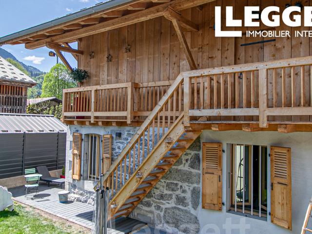 Ferme comprenant un appartement rénové au rez de chaussée et une grange avec potentiel d’aménagement, Samoëns