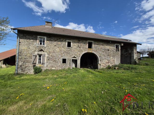 Ferme de caractère à rénover Potentiel exceptionnel à Fougerolles