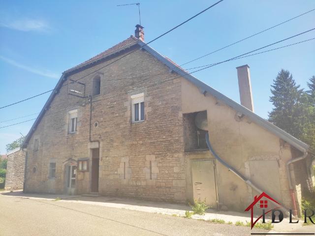 Ferme du XVIIIe siècle à rénover avec logement habitable et