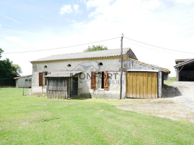 Ferme en pierre à rénover dépendances, 1,5 ha de terrain e