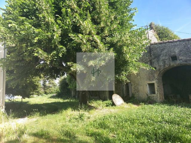 Ferme en pierre à rénover