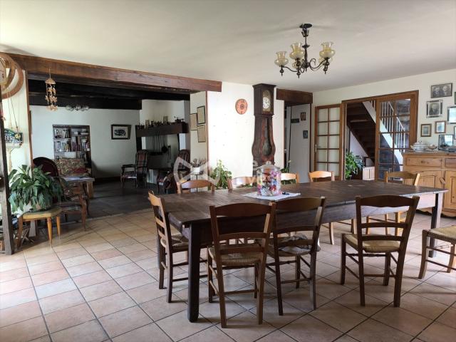 Ferme et Auberge 273m² Lavit