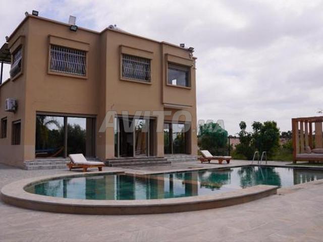 Ferme formidable avec piscine à vendre à Issen