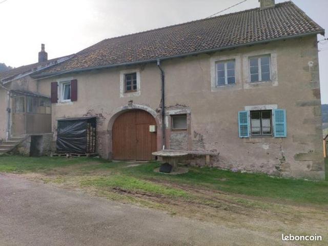 FERME individuelle terrain 1500m² 2 logements habitables, un à rénover, dépendances