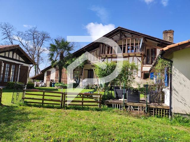 Ferme landaise de 10 pièces et ses 2 gîtes ruraux sur 3500 m²