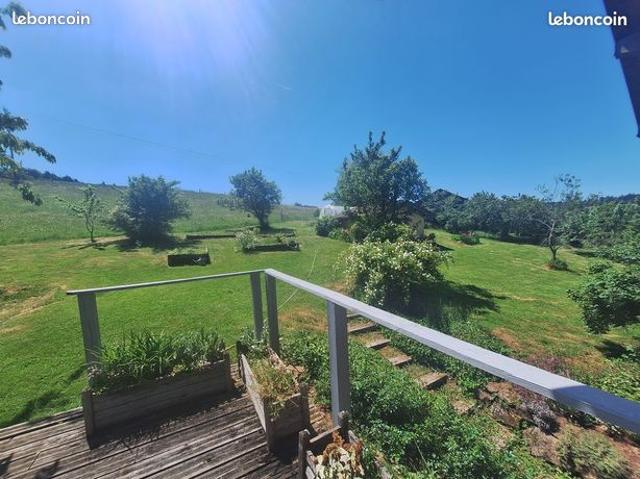 Ferme renové, sans vis à vis avec un appartement de 150m2 + dépendance & terrain