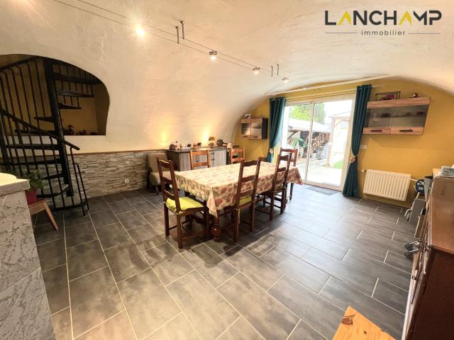 Ferme rénovée avec joli jardin