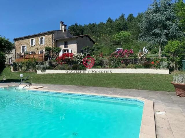 Ferme rénovée avec piscine, dépendances et 42 ha 213m² Fanjeaux