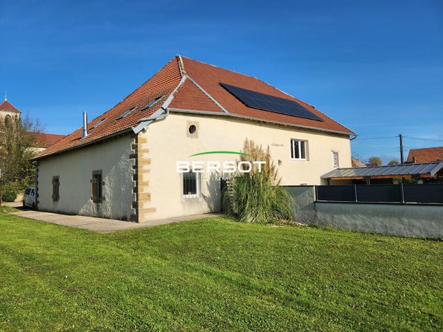 Ferme rénovée à Autechaux de 234 m2 avec piscine