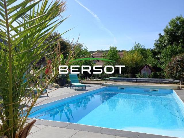Ferme rénovée à Autechaux de 234 m² avec piscine. 234m² Autechaux