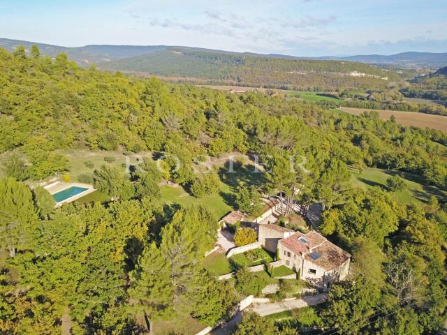 Ferme rénovée en position dominante sur 11 Ha face au Lubero. 320m² Saint Martin de Castillon