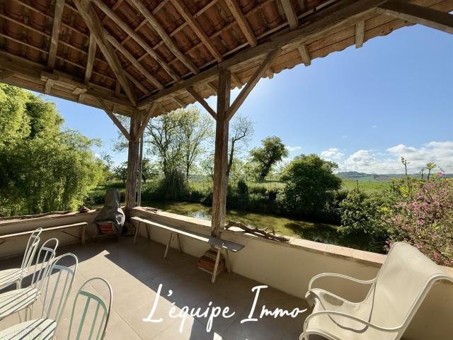 Ferme rénovée pleine de charme en campagne avec dépendances 230m² Lombez