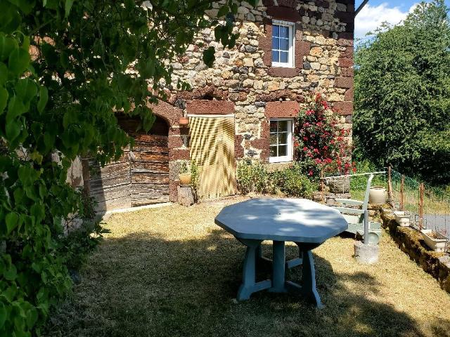 Ferme restaurée avec terrain attenant
