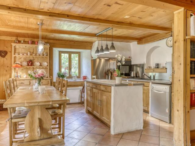 Ferme savoyarde authentique avec grand potentiel de développ. 276m² Saint Gervais les Bains