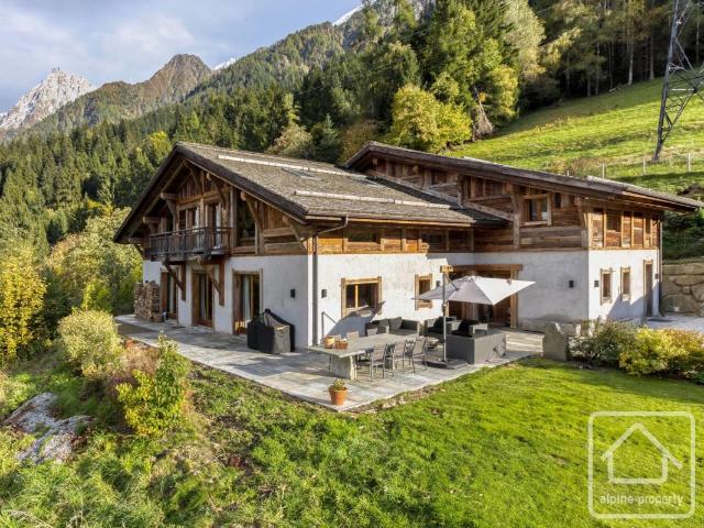 Ferme spectaculaire sur un grand terrain privé, 5 chambres. 476m² Les Houches