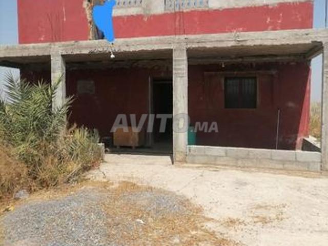 Ferme sur la route de Karia