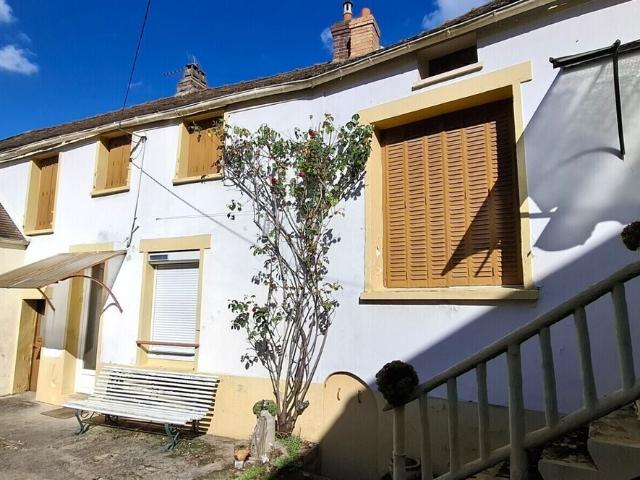 Fermette à rénover 200 m² proche EPÔNE MEZIERES