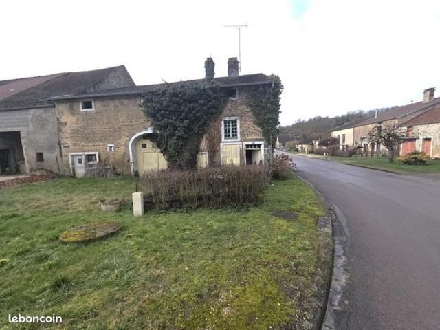 Fermette a renover avec grange et jardin